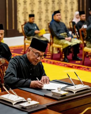 Anwar Ibrahim, Mulai dari Tolak Terima Gaji dan Lawan Korupsi